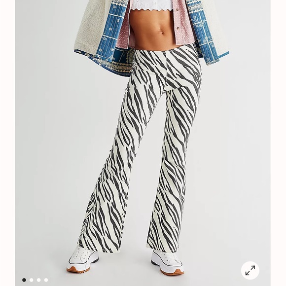 Zebra flare pants - Picture 5 of 5